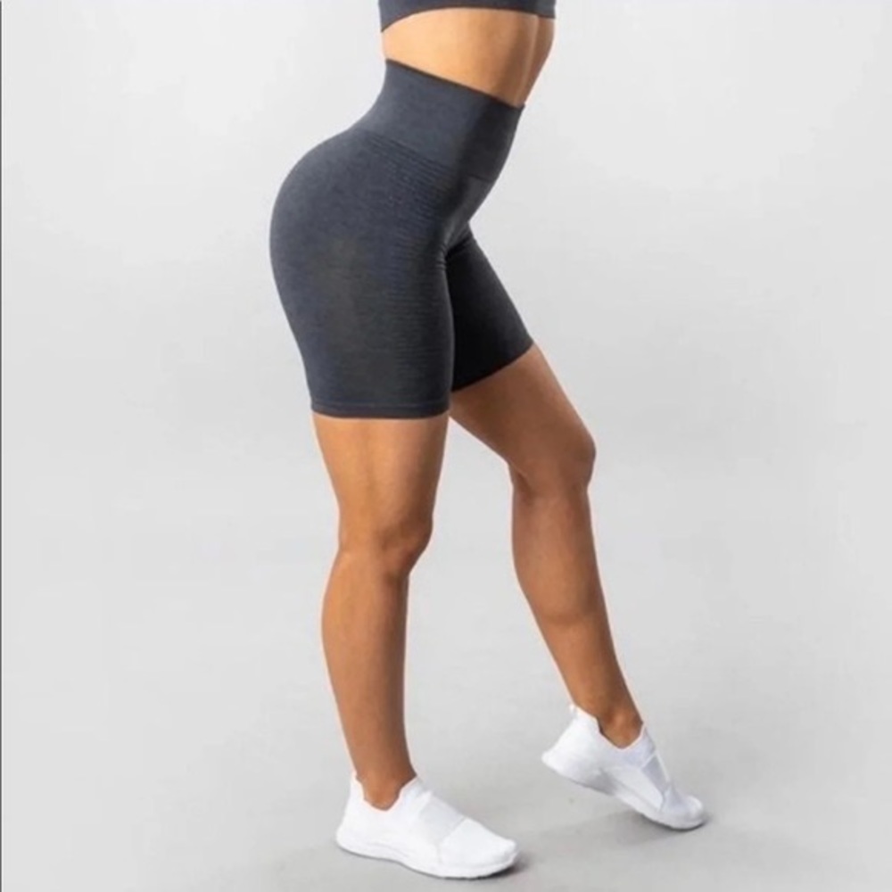 Alphalete solid seamless shorts